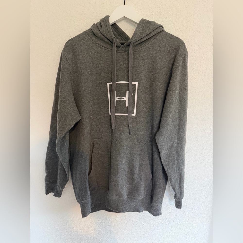 Men’s gray under armour hoodie